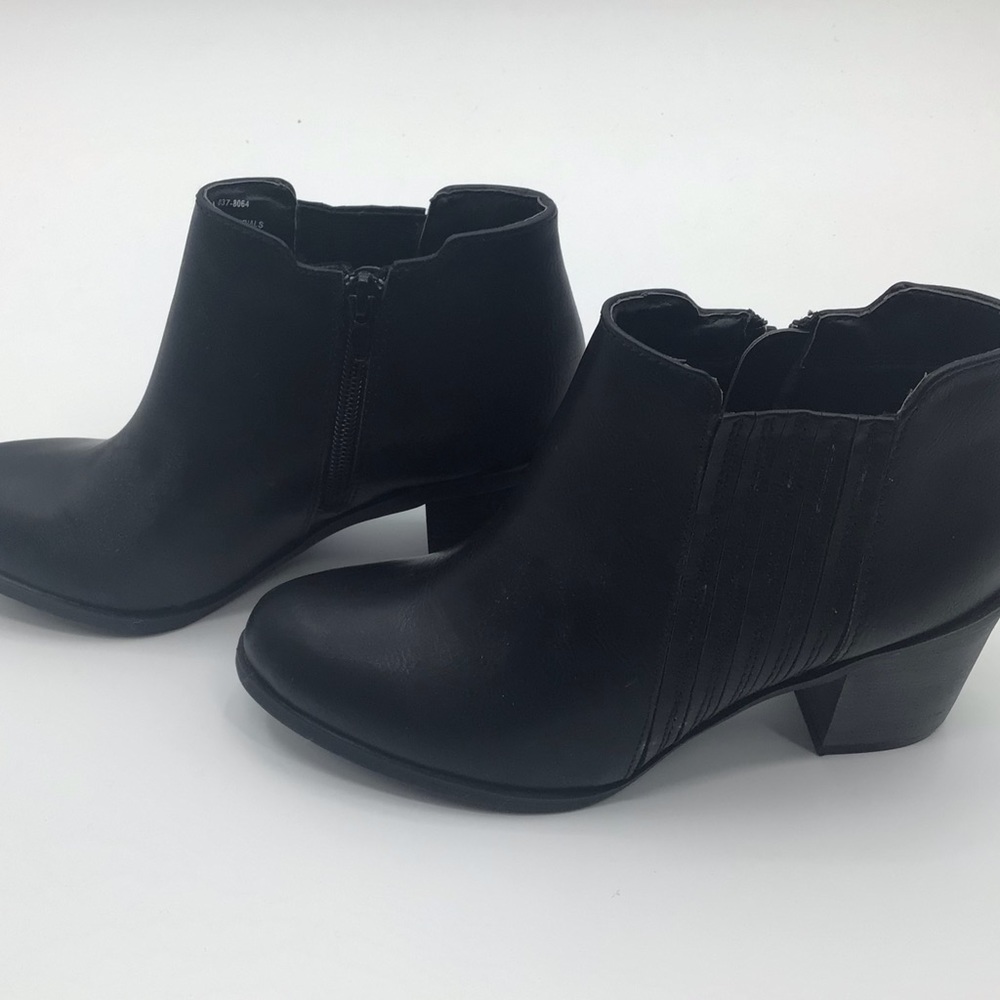 Arizona & Co Booties Zip Up Ankle Boots